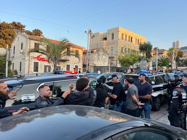 15 معتقلًا خلال قمع الشرطة الإسرائيلية وقفة منددة بالتجويع في غزة-الحياة الجديدة