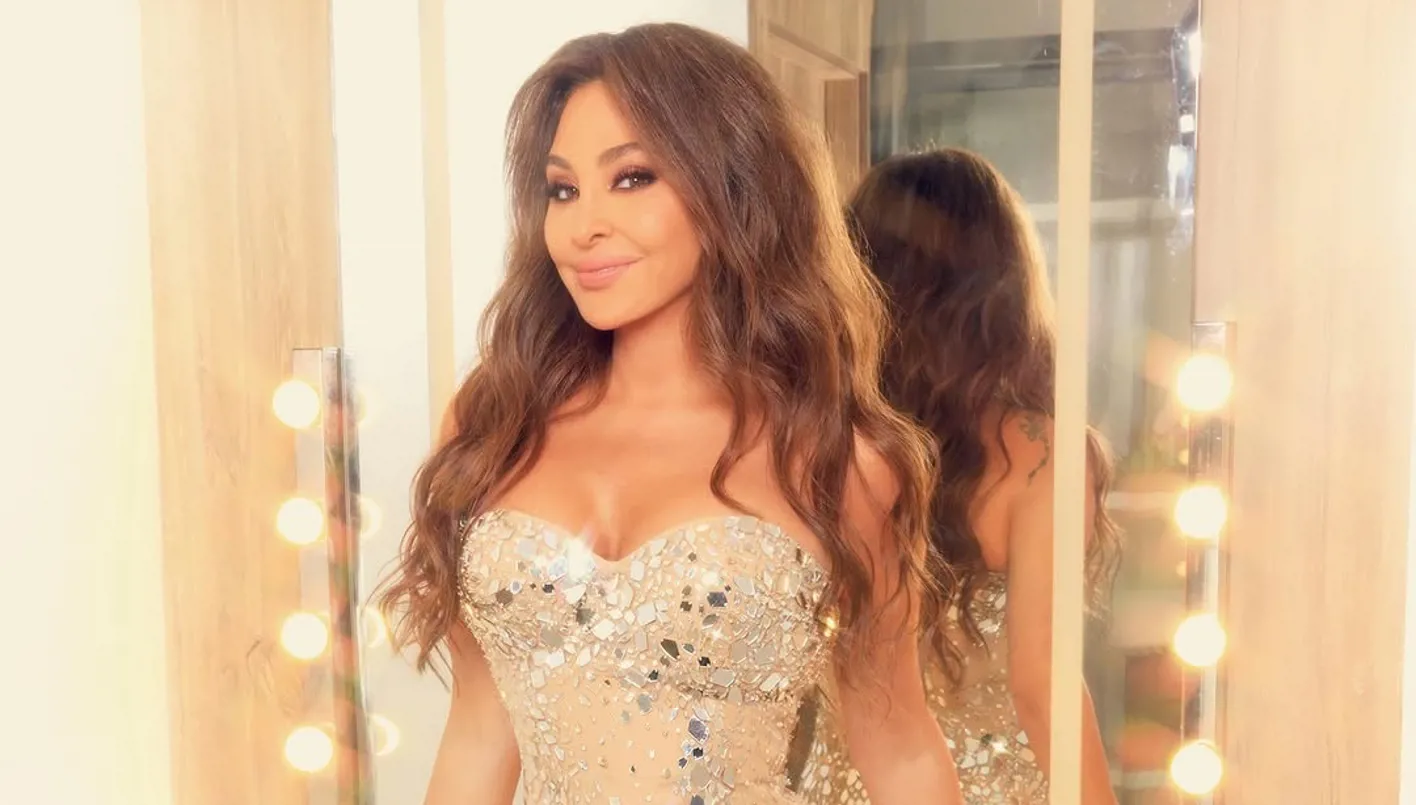 اليسا تُبهر الجمهور السعودي بفستان كريستالي ضمن فعاليات ‘موسم جدة’