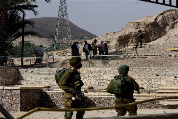 مستعمرون يقتحمون قرية شلال العوجا شمال أريحا بالضفة الغربية