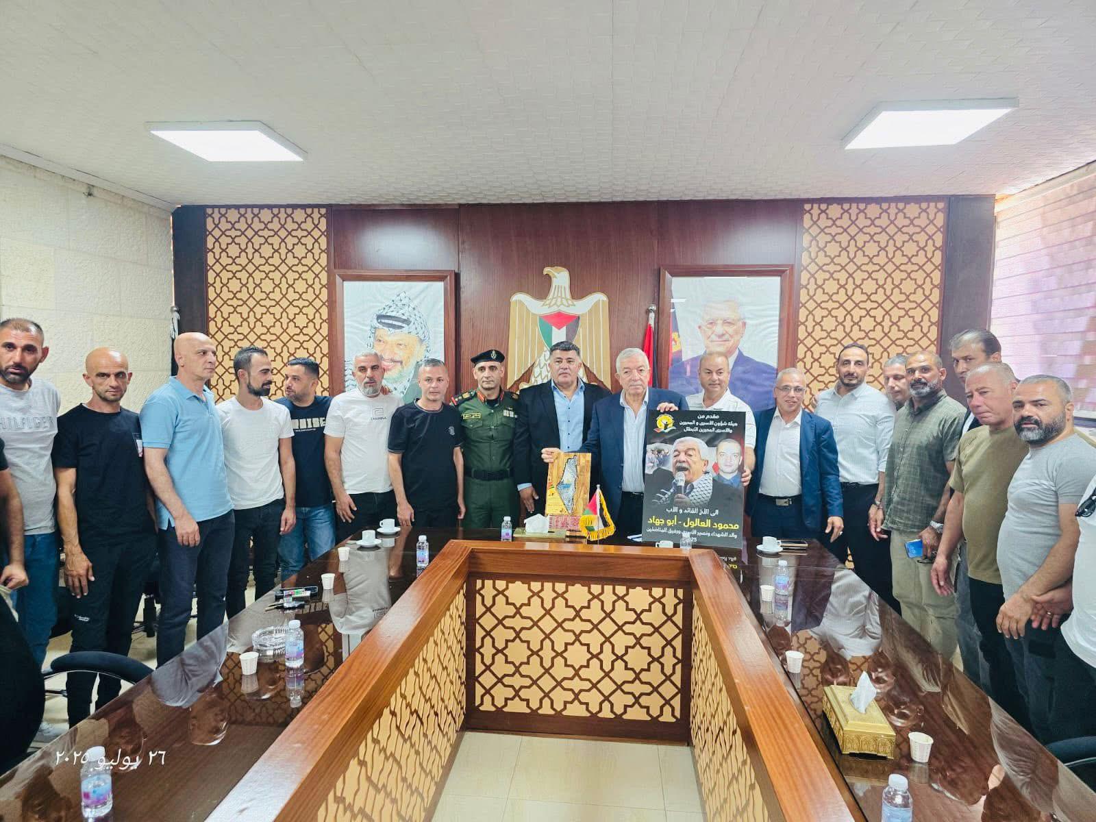 الأسرى يكرّمون العالول تقديرا لمواقفه الوطنية الثابتة تجاه قضيتهم-الحياة الجديدة