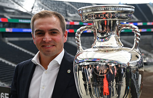 قائد ألمانيا السابق يطالب بالمزيد من
الاستثمار في الكرة النسائية