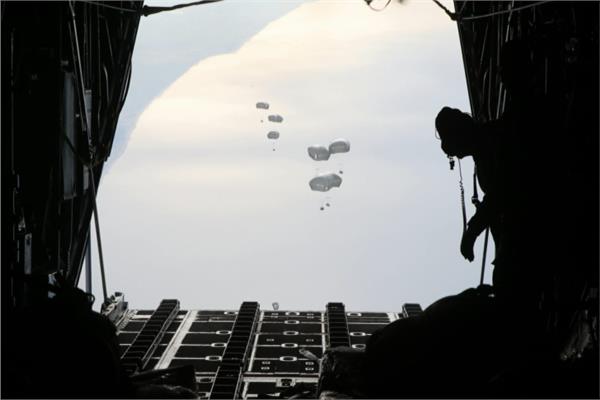 مفوض «الأونروا»: عمليات إسقاط المساعدات من الجو في غزة «غير فاعلة»