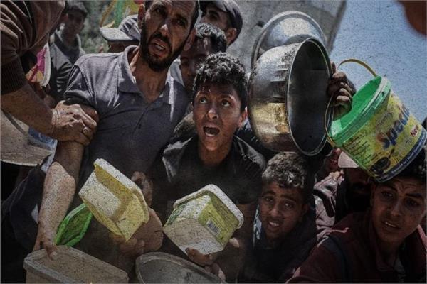 حكومة غزة: نحتاج يوميًا 600 شاحنة إغاثية و250 ألف علبة حليب شهريًا للأطفال الرُّضَّع