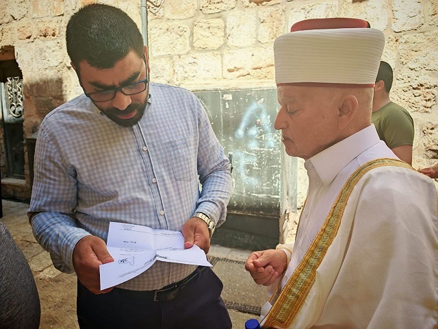 الاحتلال يُسلّم مفتي القدس قرارًا بالإبعاد عن المسجد الأقصى لمدة أسبوع قابل للتجديد-الحياة الجديدة