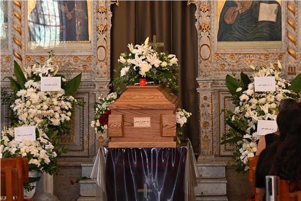 لبنان يودّع زياد الرحباني.. ووالدته فيروز تلقي النظرة الأخيرة عليه