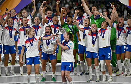 إنكلترا تثأر من إسبانيا وتحتفظ بكأس أوروبا للسيدات