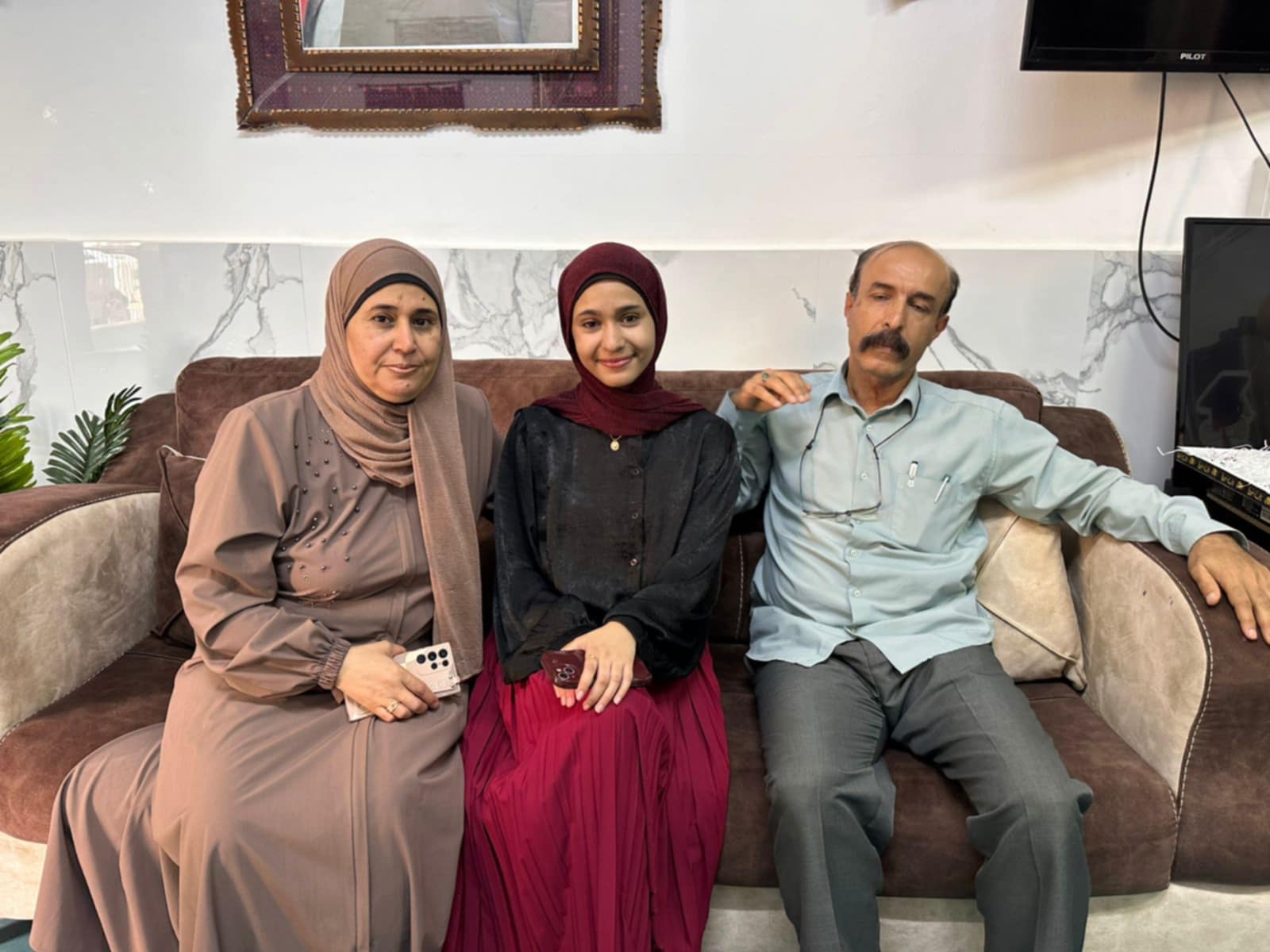 فرحة النجاح تخفف وطأة الألم.. طلبة أريحا يتفوقون رغم الأوضاع الصعبة-الحياة الجديدة