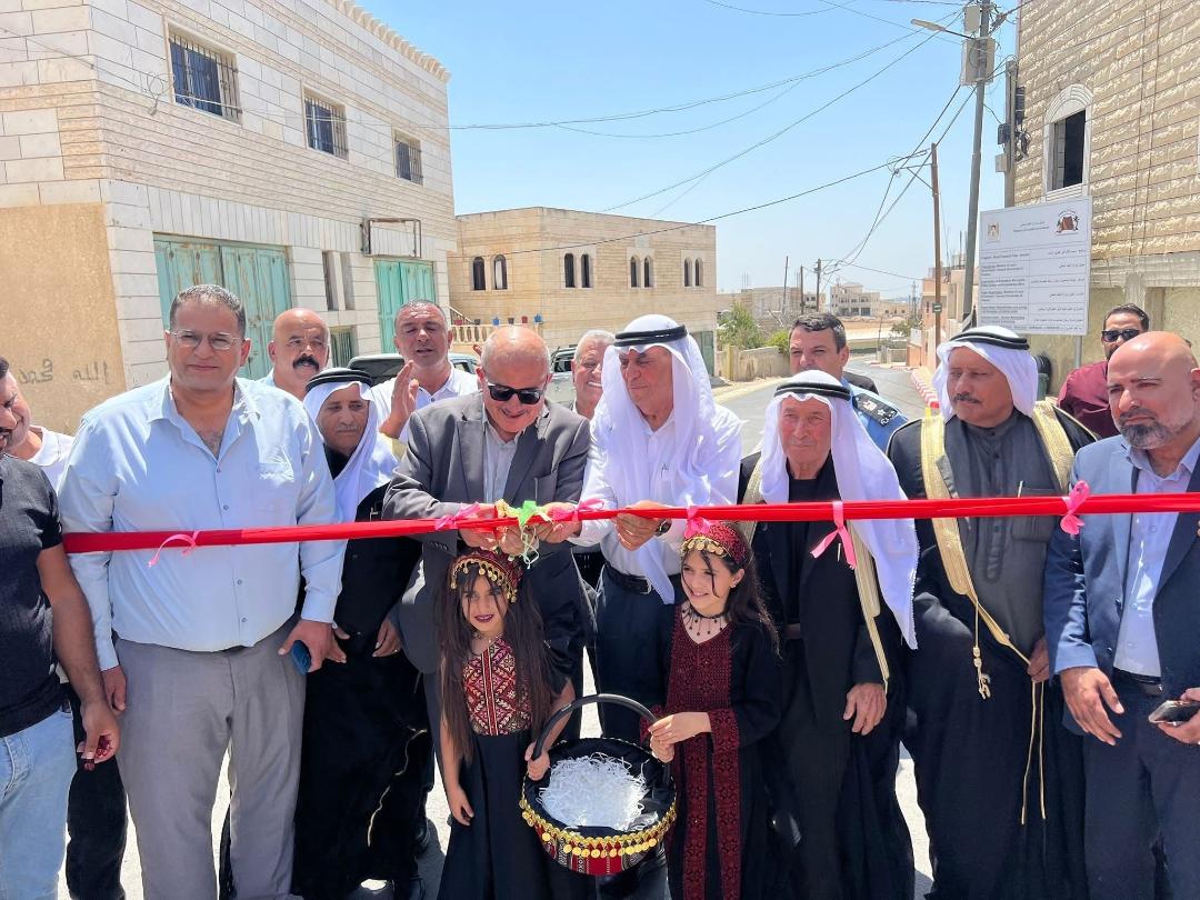 حجاوي يتفقد 15 هيئة محلية في محافظة الخليل ويفتتح مشروعين للطرق الداخلية بقيمة مليون شيقل-الحياة الجديدة