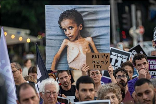 شخصيات إسرائيلية بارزة: «عاقبوا تل أبيب حتى تتوقف عن تجويع غزة»