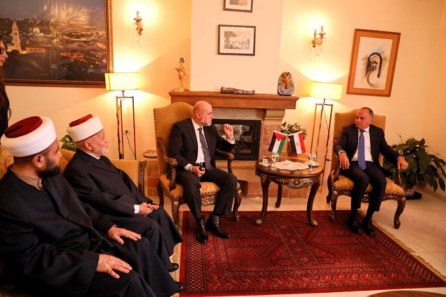 القيادات الدينية الإسلامية في فلسطين يتضامنون مع مصر في وجه الحملة المغرضة التي تتعرض لها-الحياة الجديدة