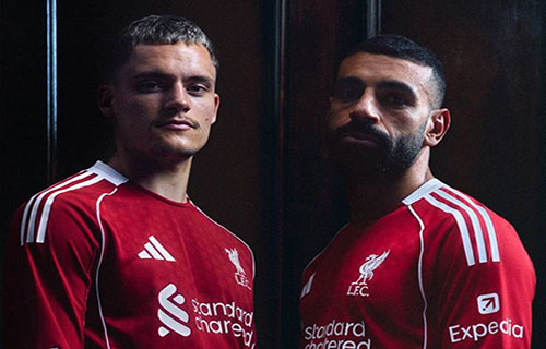 ليفربول يكشف عن قمصانه
للموسم الجديد بمشاركة صلاح