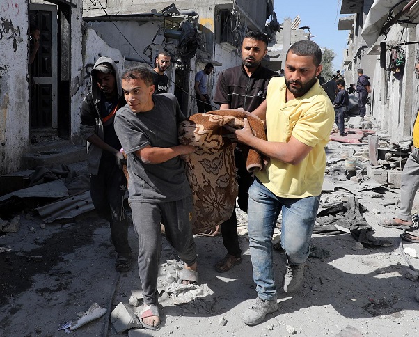 22 شهيدًا بينهم 12 من منتظري المساعدات ومصابون برصاص وقصف الاحتلال أنحاء متفرقة من قطاع غزة-الحياة الجديدة