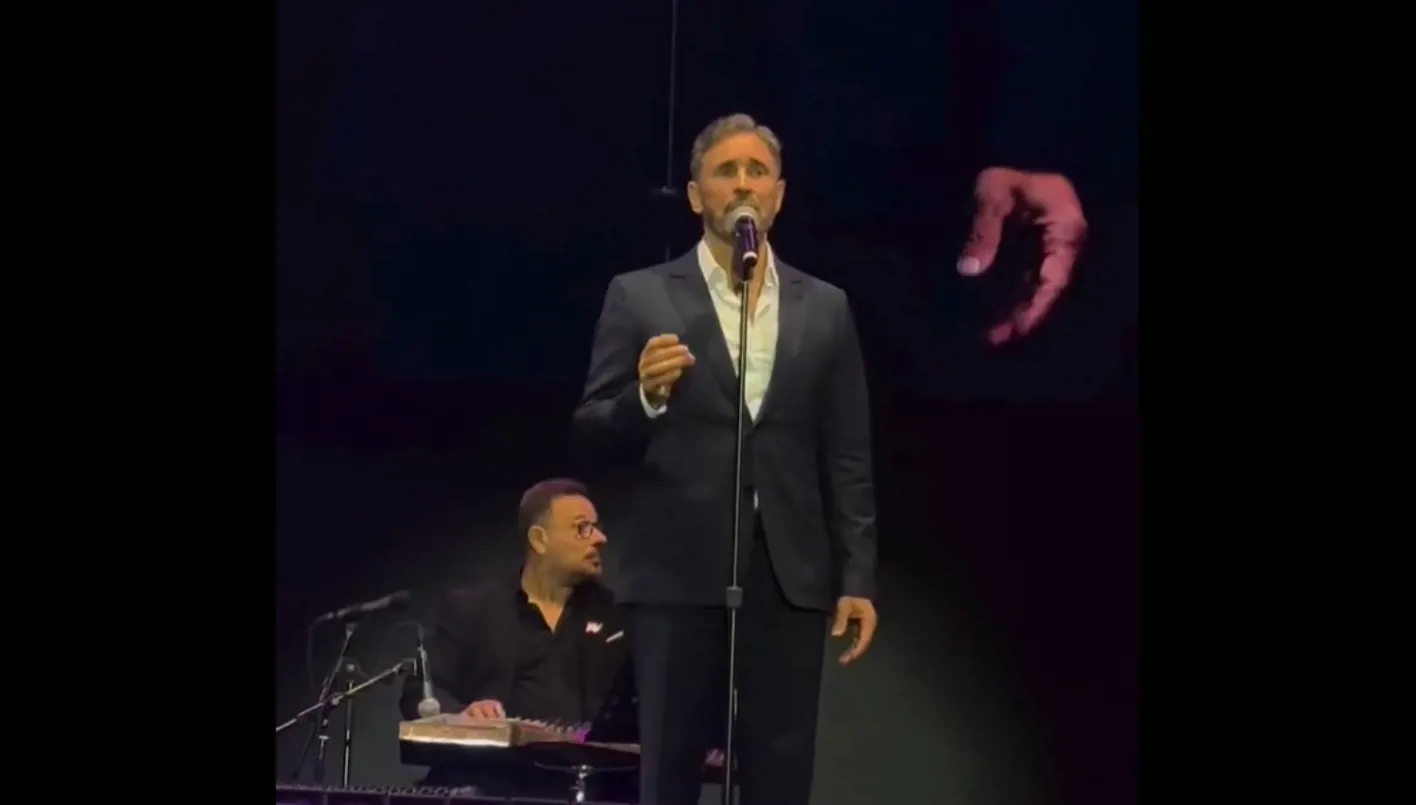 إهدن تُصفّق لـ القيصر… كاظم الساهر يُبدع بحضور السيدة الأولى نعمت عون (فيديو)