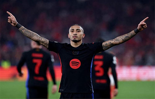 رافينيا يدعو للشفافية في
اختيار الفائز بالكرة الذهبية