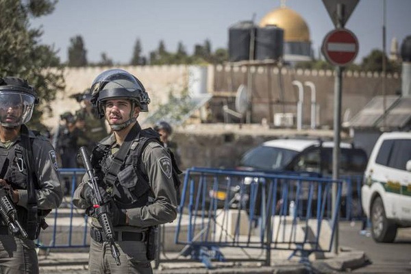 الاحتلال يعتقل ثلاثة من حراس المسجد الأقصى-الحياة الجديدة