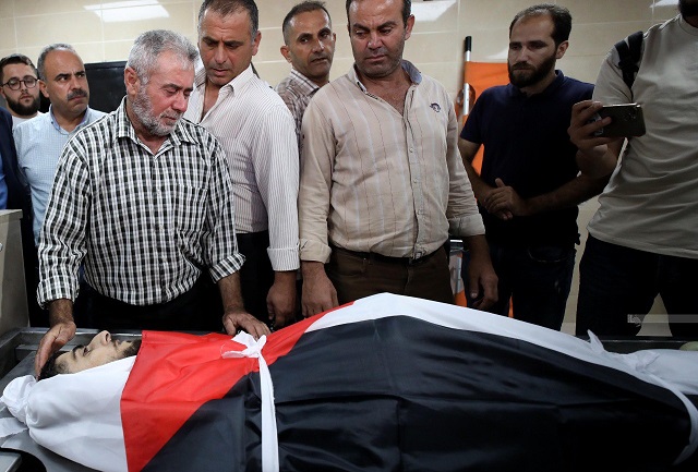 جماهير نابلس تشيع جثمان الشهيد معين أصفر-الحياة الجديدة