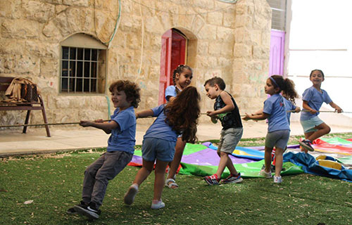 سرية رام الله تختتم مخيم ميساء خوري الصيفي