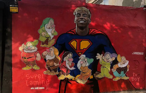 تخريب جدارية لامين جمال في برشلونة