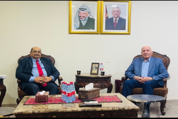 عزام الأحمد يبحث مع سفير جنوب أفريقيا جرائم الاحتلال وتطورات القضية الفلسطينية-الحياة الجديدة