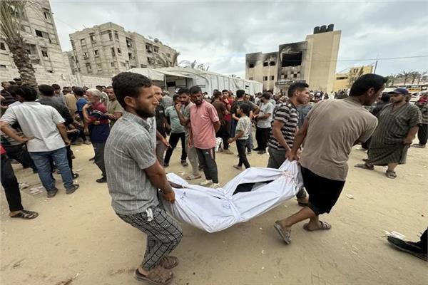 74 شهيدًا في يوم واحد.. الاحتلال يواصل استهداف المدنيين وطالبي المساعدات في غزة