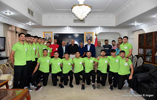 السفير الفلسطيني في البحرين يستقبل منتخب طائرة الناشئين