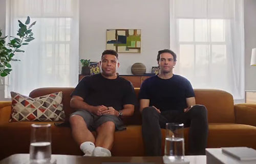 رونالدو البرازيلي وكاكا في لقاء استعراضي بكأس العالم للرياضات الإلكترونية