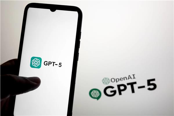 دمج GPT 5 مع Apple Intelligence الشهر المقبل