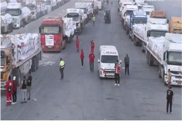 بدء تحرك شاحنات المساعدات الإنسانية المقدمة من مصر إلى قطاع غزة