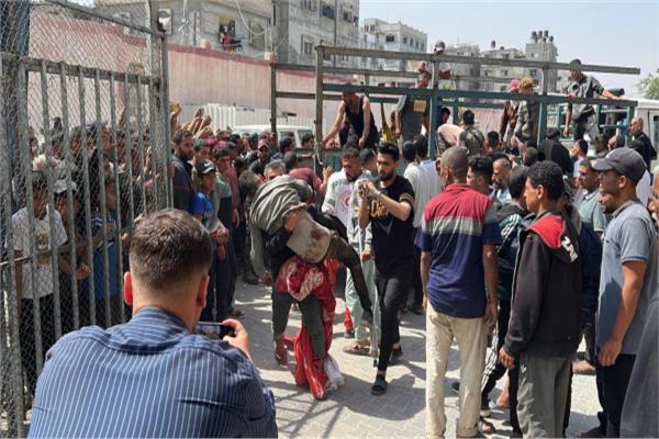 استشهاد طفل باستهداف الاحتلال منتظري المساعدات وسط قطاع غزة