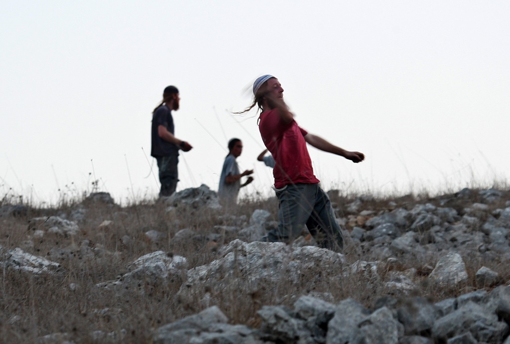 إصابات في هجوم للمستعمرين على بلدتي حلحول وصوريف بمحافظة الخليل-الحياة الجديدة