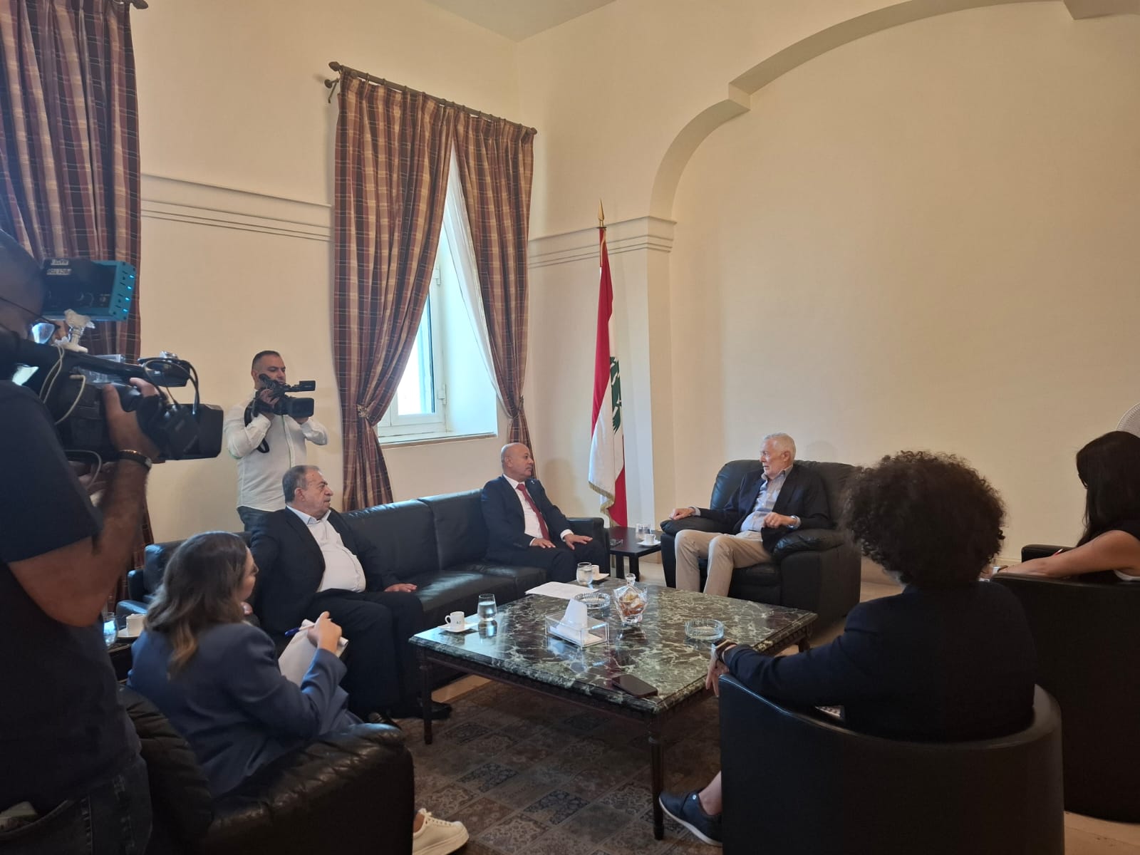 أبو هولي يلتقي في بيروت رئيس لجنة الحوار اللبناني الفلسطيني ووزير الداخلية-الحياة الجديدة