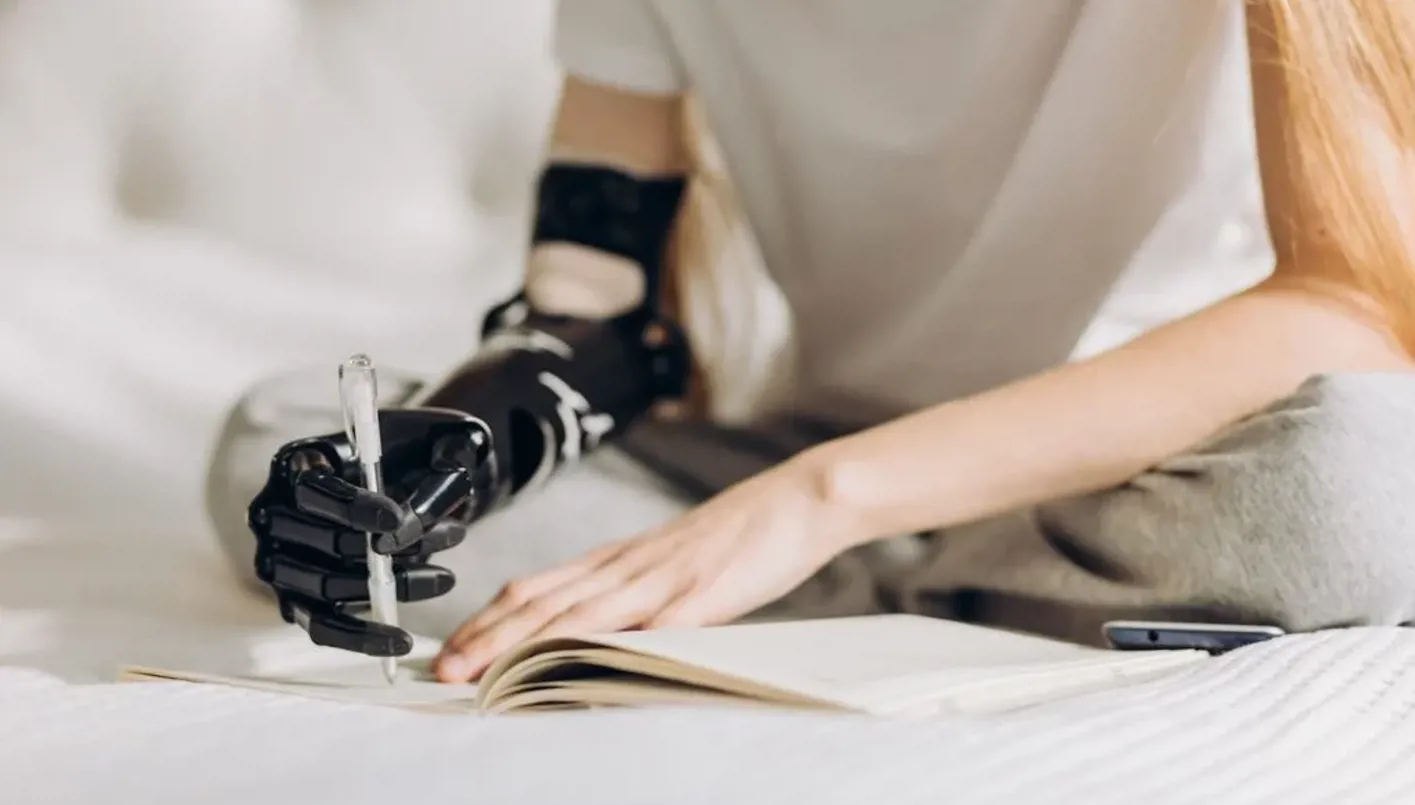 شركة تونسية تصنع أطرافاً تعمل بالذكاء الاصطناعي