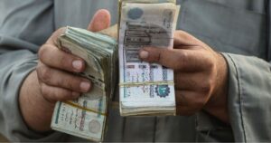 رغم تعافي الجنيه أمام الدولار.. لماذا يشكو المصريون من الغلاء؟ – عربي21