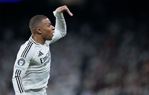 مبابي يقود ريال مدريد للفوز برباعية على تيرول النمساوي