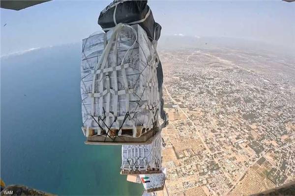 الإمارات تنفذ الإسقاط الجوي الـ69 ليتجاوز إجمالي المساعدات المقدمة جوًا لغزة 3924 طنًا