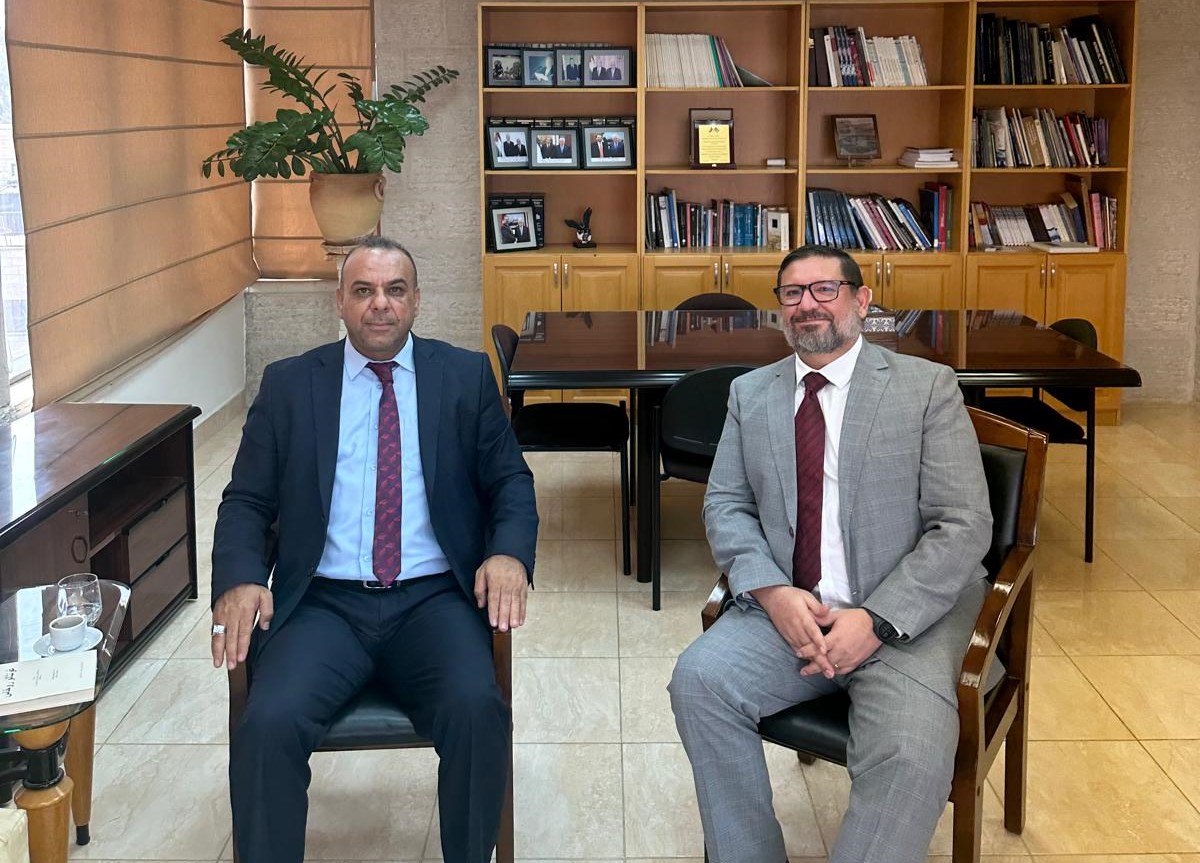 السفير التشيلي يبحث مع أمين عام اتحاد الكتّاب والأدباء الفلسطينيين التعاون الثقافي المشترك-الحياة الجديدة