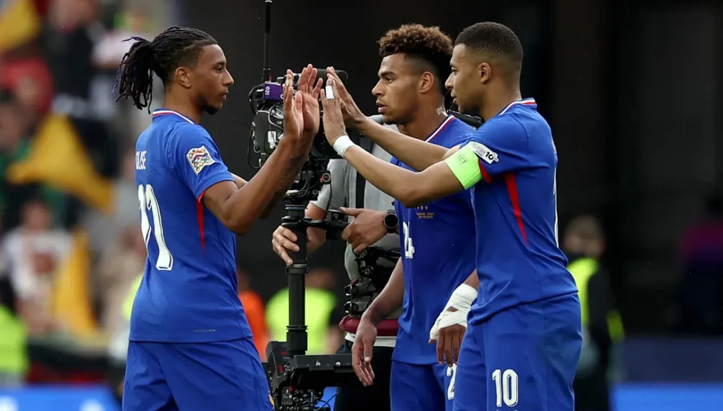 الكارثة التي قادت فرنسا إلى المجد الكروي… العبرة في الأكاديميات