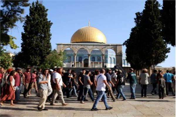 مستوطنون يقتحمون المسجد الأقصى المبارك بحماية قوات الاحتلال
