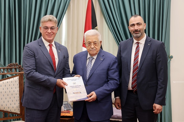 الرئيس يتسلم التقرير السنوي لوحدة المتابعة المالية للعام 2024-الحياة الجديدة