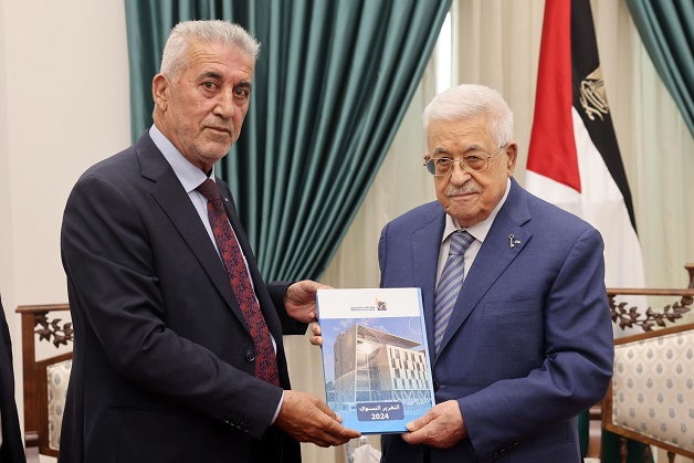 الرئيس يتسلم التقرير السنوي لهيئة التقاعد الفلسطينية لعام 2024-الحياة الجديدة