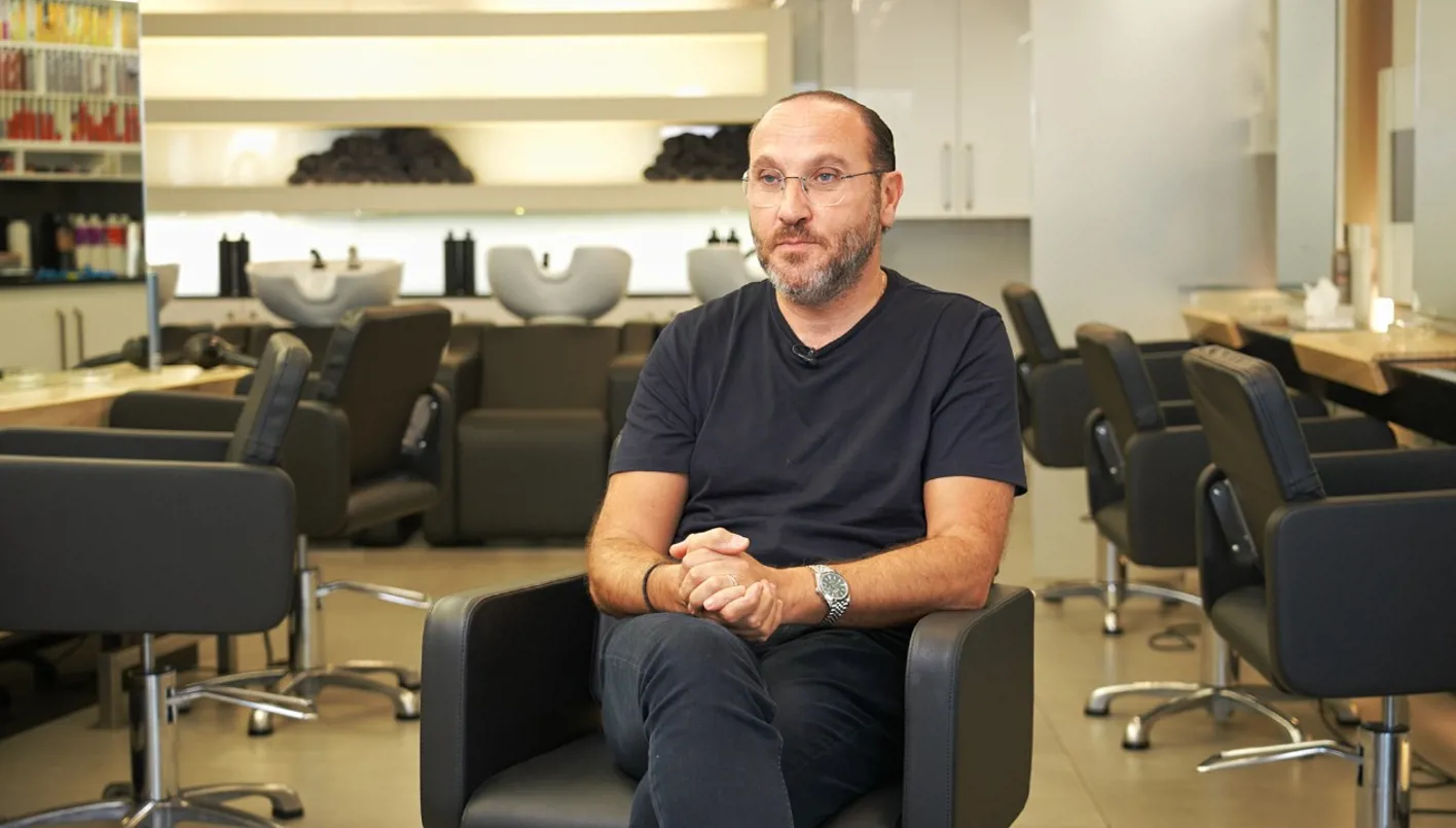 وسيم مرقص يكشف لـ النهار أسرار تسريحات زفاف زين قطامي ويومي خوري… ونصائح ذهبية للعروس (فيديو)