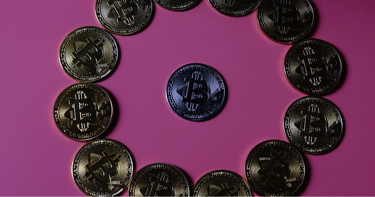 “بيتكوين” تبلغ مستوى قياسيا جديدا يتجاوز 124 ألف دولار – عربي21