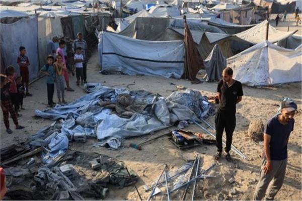 استشهاد 3 فلسطينيين جراء قصف الاحتلال لخيام نازحين غربي غزة