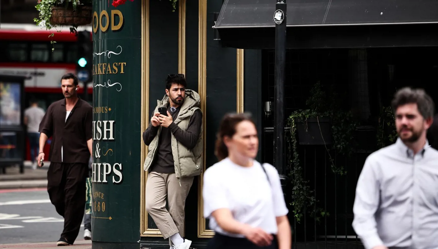 سائق يوثق مطاردته للنشالين في لندن… بطل أم صائد مشاهدات؟ (فيديو)