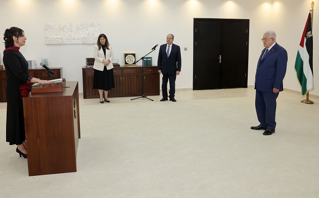 السفيرة عبير الرمحي تؤدي اليمين القانونية أمام الرئيس سفيرًا لدولة فلسطين لدى الإمارات-الحياة الجديدة
