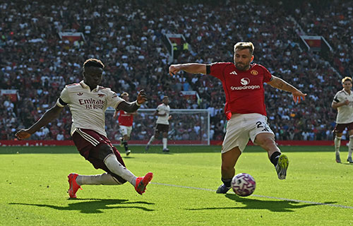 بطولة إنكلترا: أرسنال يسقط يونايتد في قمة “أولد ترافورد”