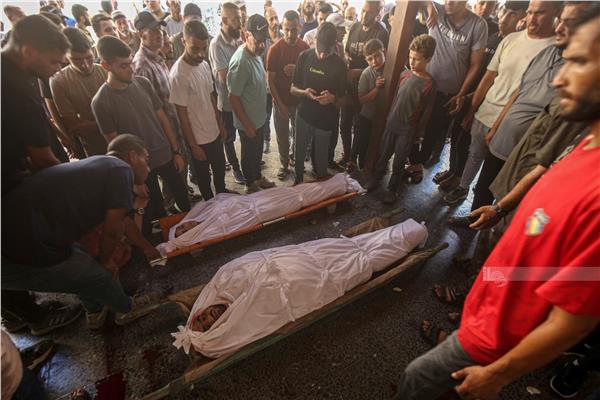 بينهم 22 من طالبي المساعدات.. شهداء وجرحى في قصف للاحتلال على قطاع غزة