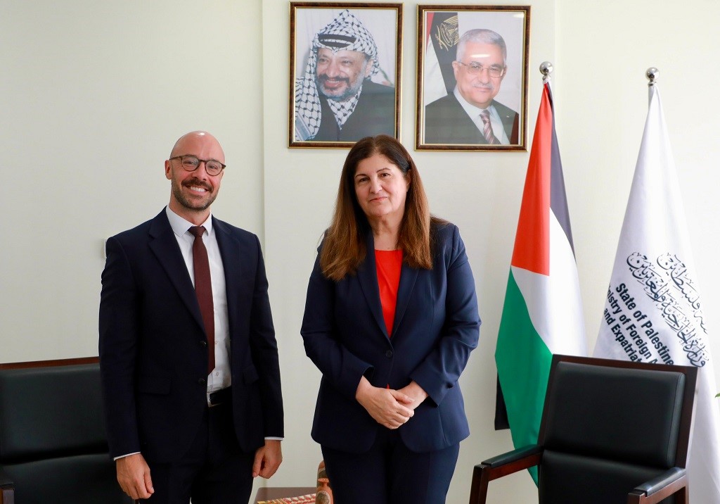 شاهين تبحث مع القائم بأعمال القنصل البريطاني أهمية المضي قدما في الاعتراف بدولة فلسطين-الحياة الجديدة