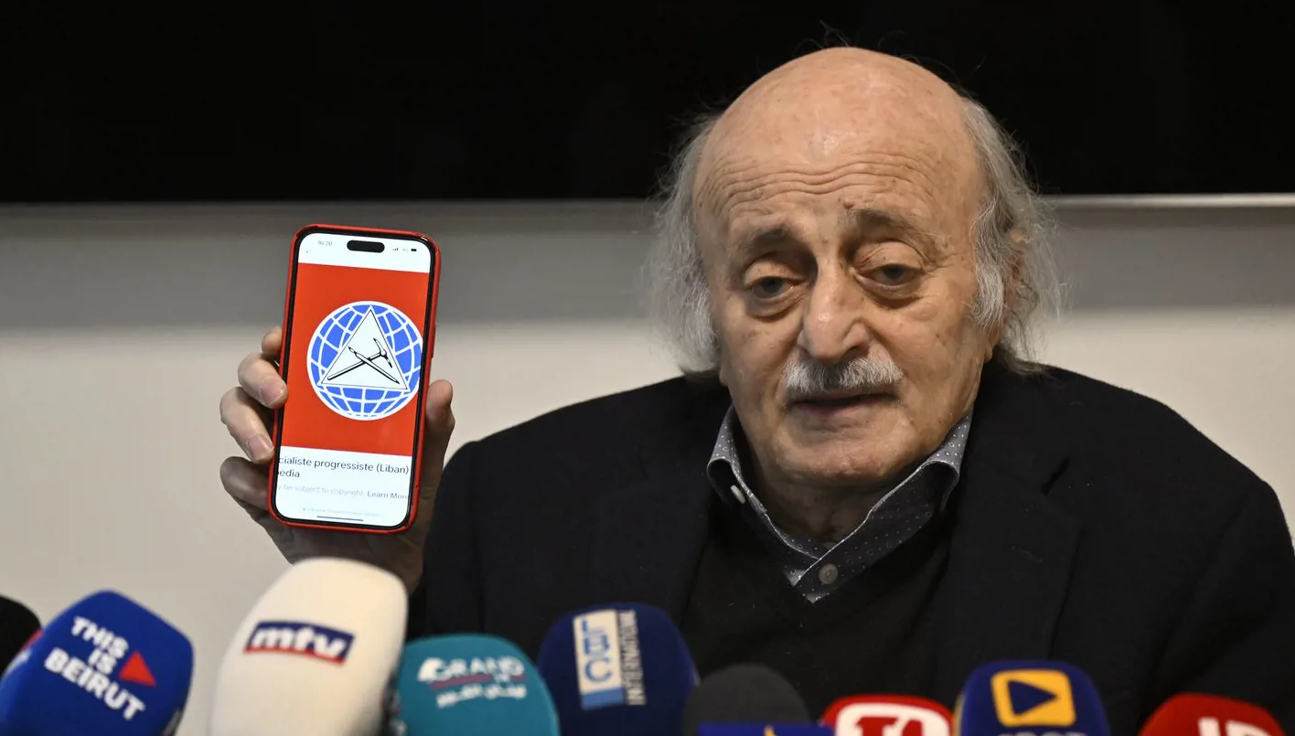 وليد جنبلاط سيبقى مرفوع الرأس