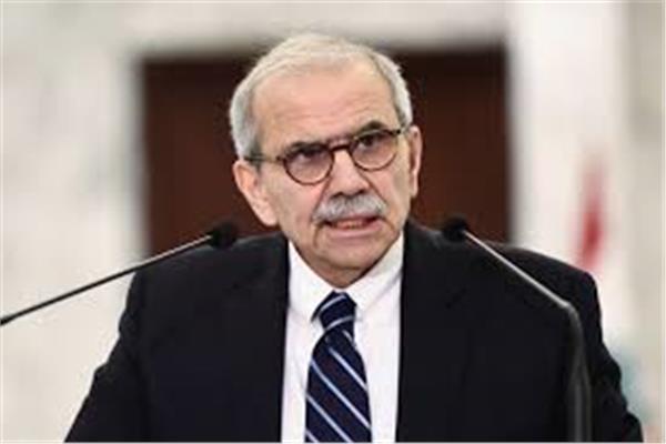 رئيس وزراء لبنان يرحب بخطوة بدء تسليم سلاح المخيمات